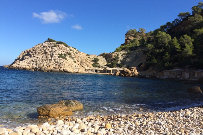 selección de playas tranquilas de ibiza para agosto