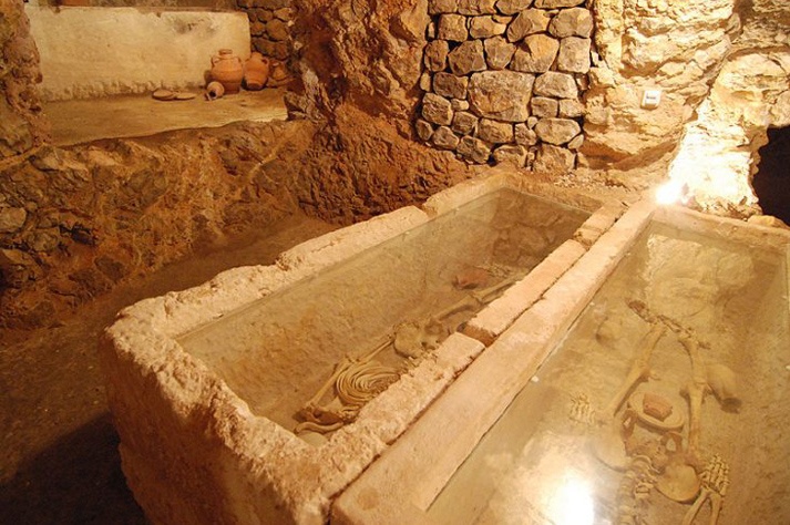 wat te zien in Ibiza musea van Ibiza necropolis van Puig des Molins