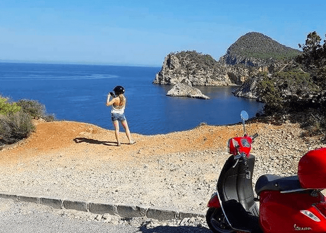 Coche de alquiler en Moto Luis Ibiza